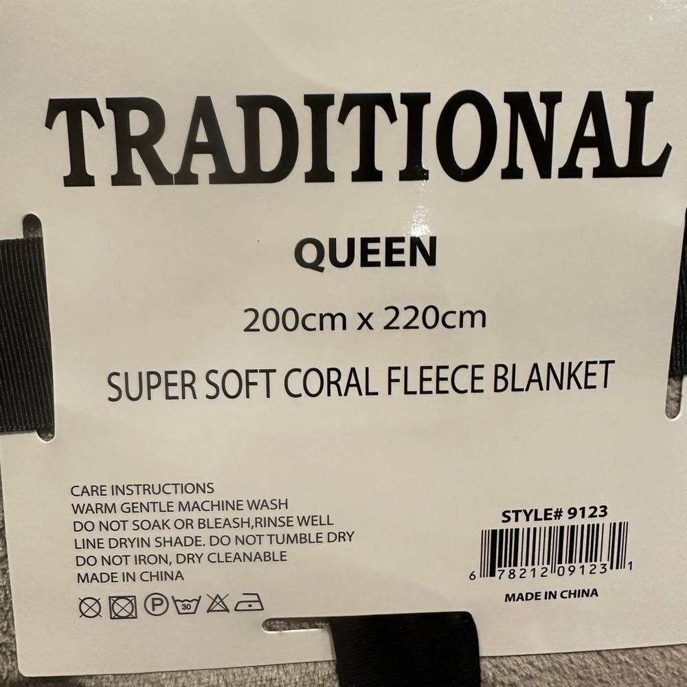 Super Soft Coral Fleece Blanket Queen Golden Yellow embossed - Picture 2 of 10